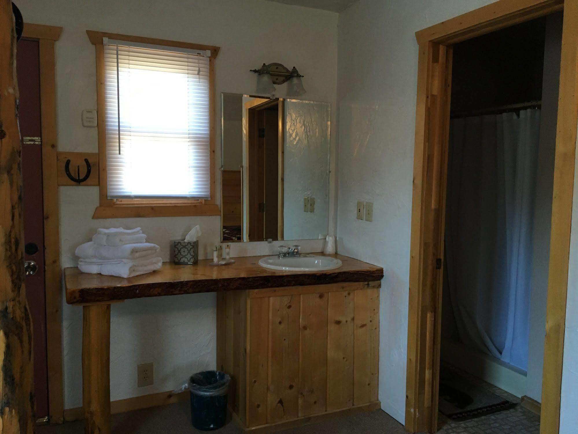 Chinook Winds Motel Dubois Extérieur photo